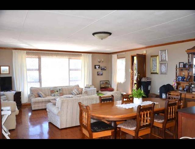 3 BEDROOM HOUSE FOR SALE IN DANA BAY